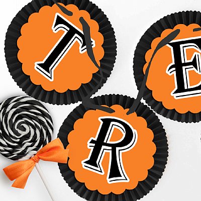 Children's Silhouette Trick or Treat Rosette Banner