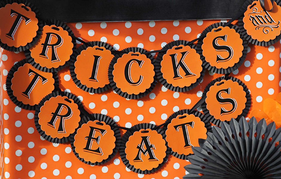 Children's Silhouette Trick or Treat Rosette Banner