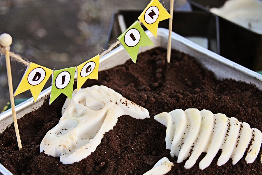 Dinosaur Cake Bunting Banner