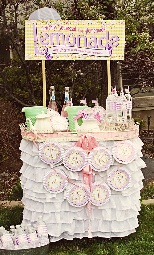 Violet Spring Blooms Rosette Banner