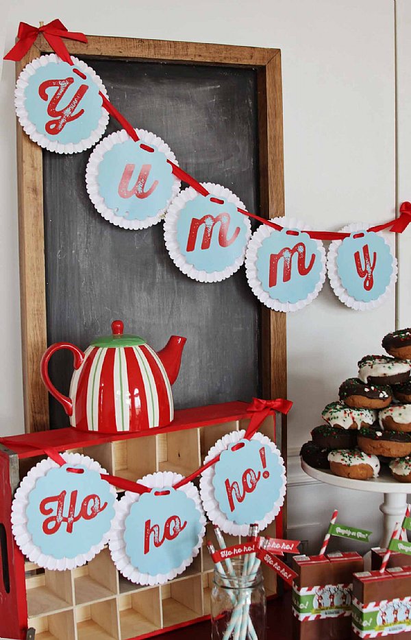 Retro Reindeer Rosette Banner